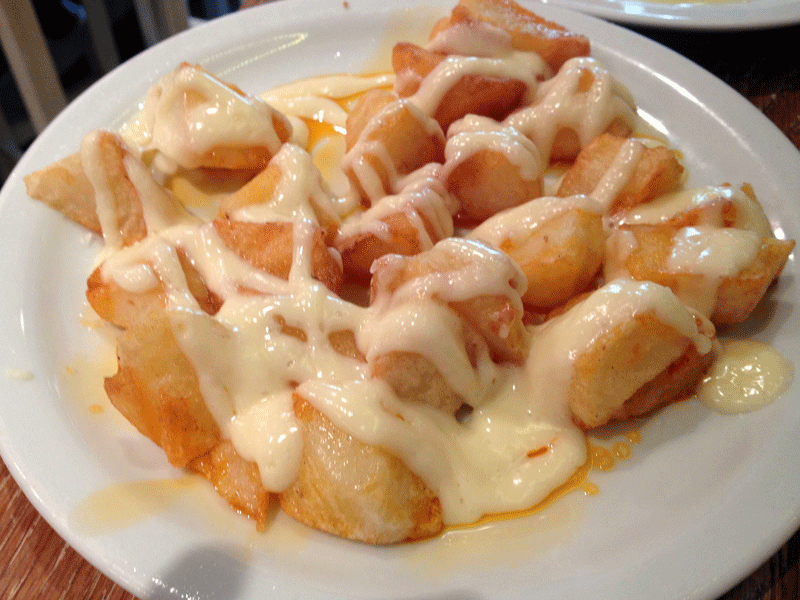 patatas-bravas-restaurante-de-tapas-paco-meralgo-barcelona