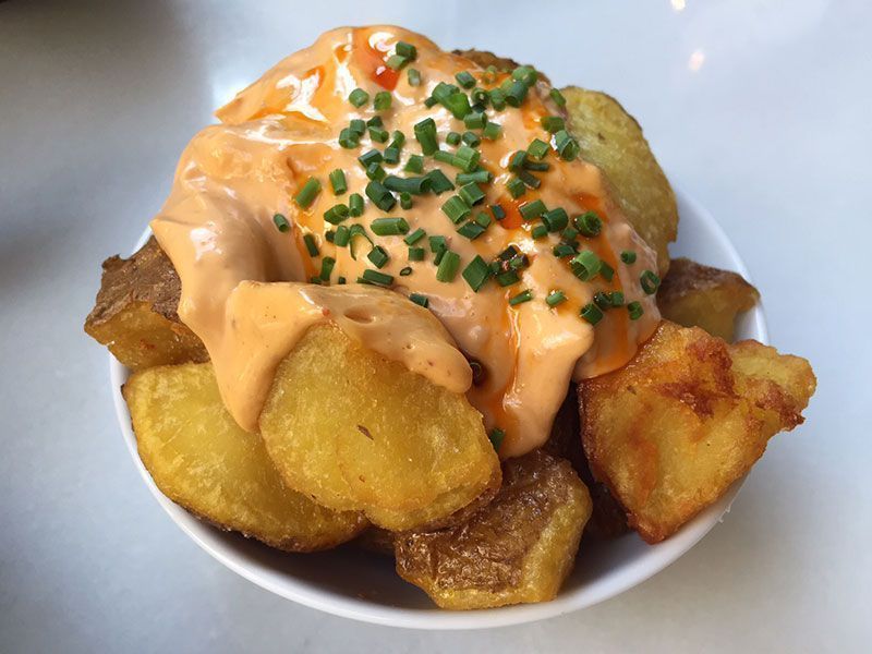 patatas-bravas-restaurante-carmelitas-barcelona