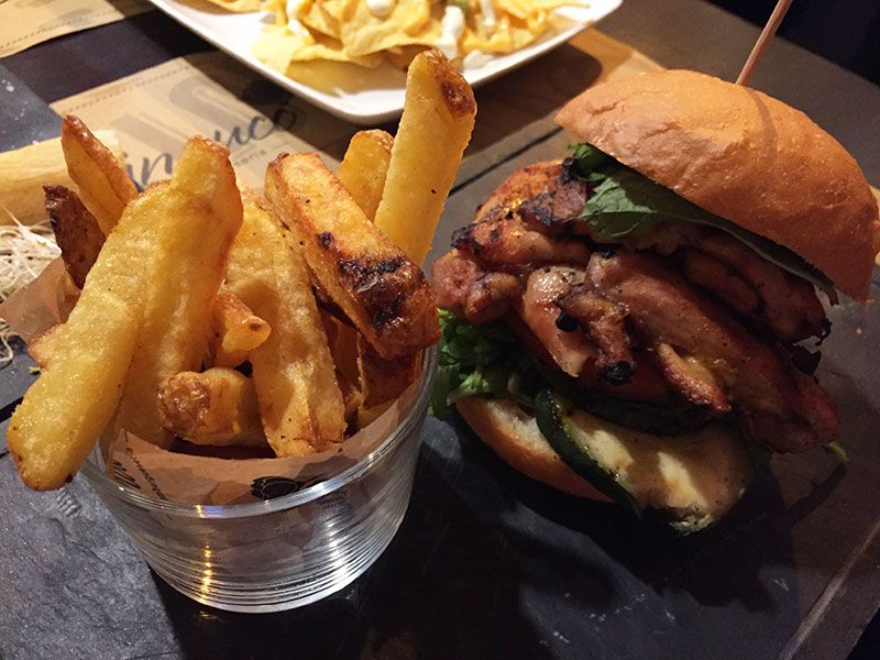 hamburguesa-pollo-hamburgeseria-anauco-barcelona