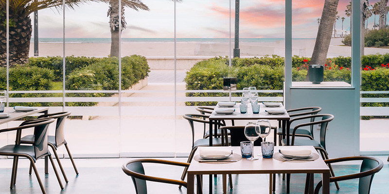 el tridente de neptuno restaurante en la playa de valencia
